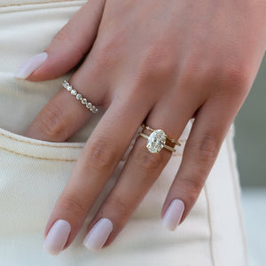 The Pave Crown Kamellie Set  With A 3 Carat Oval 18K Yellow Gold Moissanite