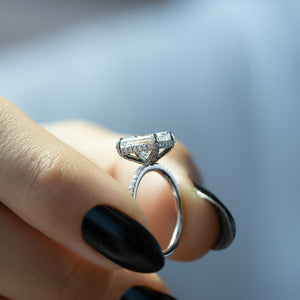The Pave Crown Kamellie Set  With A 2.5 Carat Radiant 18K White Gold Moissanite
