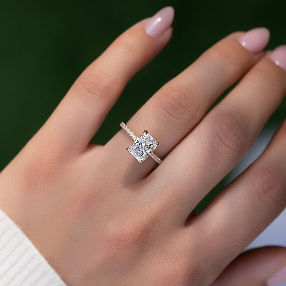 The Pave Crown Kamellie Set  With A 2.5 Carat Radiant 18K Yellow Gold Moissanite