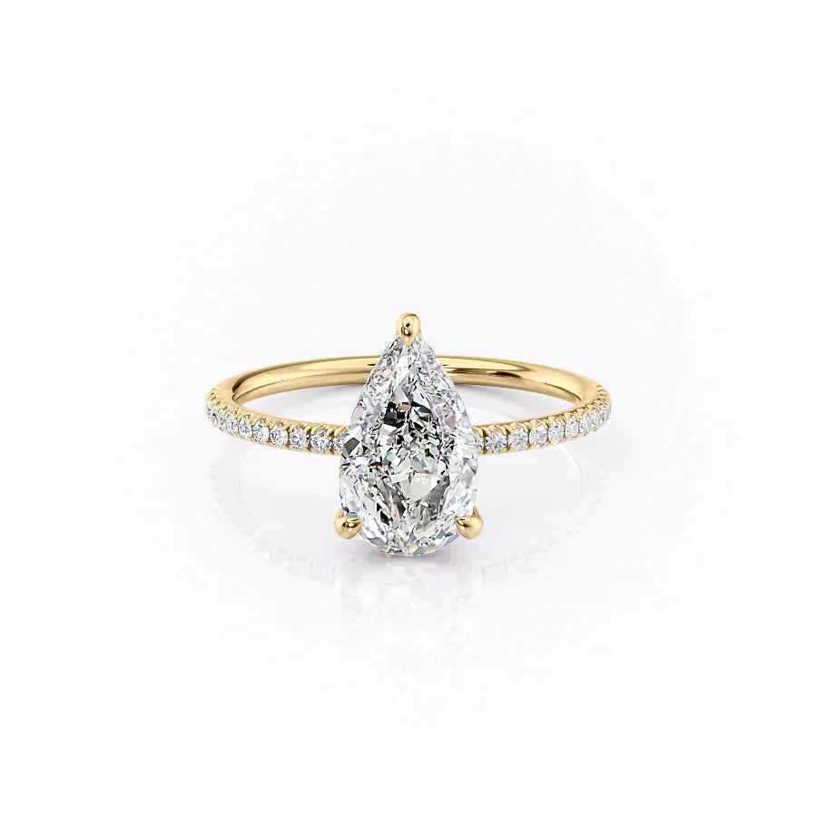 The Pave Crown Kamellie Set  With A 3 Carat Pear 18K Yellow Gold Moissanite