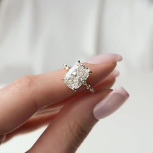 The Lindsey Set With A 1 Carat E. Cushion 18K Yellow Gold Lab Diamond