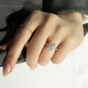 The Lindsey Set With A 1 Carat Radiant 18K Yellow Gold Lab Diamond