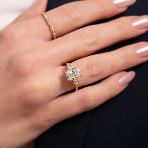 The Pears Liv Set With A 1 Carat E. Cushion 18K Yellow Gold Lab Diamond