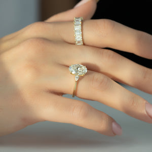 The Pears Liv Set  With A 2.5 Carat Oval 18K Yellow Gold Moissanite