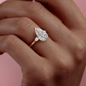The Pears Liv Set With A 1 Carat Pear 18K Rose Gold Lab Diamond