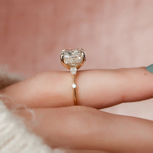 The Naomi Set With A 1 Carat Cushion 18K Yellow Gold Lab Diamond