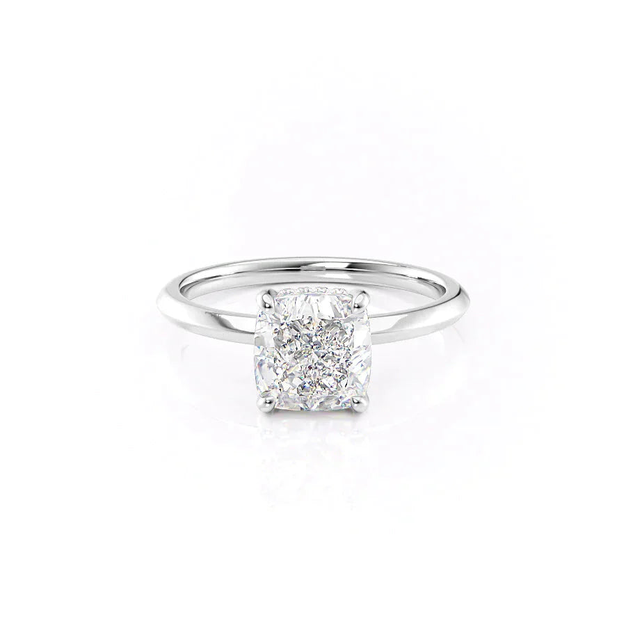 The Razor Kamellie Set  With A 5 Carat Cushion 18K White Gold Moissanite