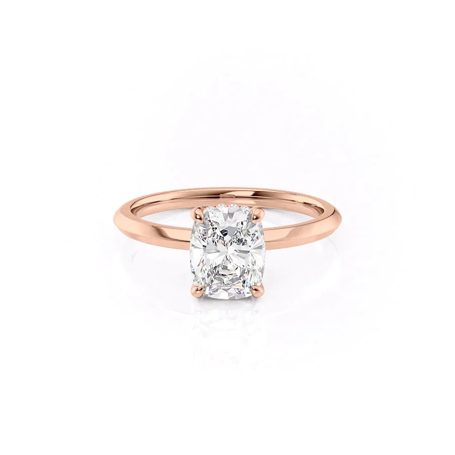 The Razor Kamellie Set  With A 4 Carat E. Cushion 18K Rose Gold Moissanite