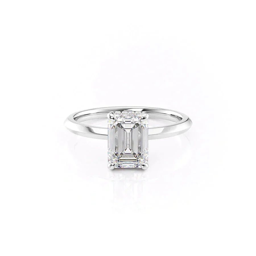 The Razor Kamellie Set  With A 4.5 Carat Emerald 14K White Gold Moissanite