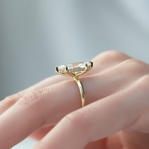 The Razor Kamellie Set With A 1 Carat Marquise 18K Yellow Gold Lab Diamond