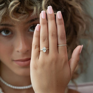 The Razor Kamellie Set  With A 2.5 Carat Oval 18K Yellow Gold Moissanite