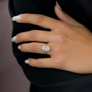 The Razor Kamellie Set  With A 2.5 Carat Oval 18K Yellow Gold Moissanite
