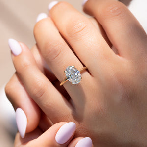 The Razor Kamellie Set  With A 2.5 Carat Oval 18K Yellow Gold Moissanite
