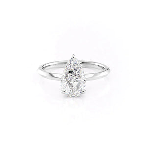 The Razor Kamellie Set  With A 4.5 Carat Pear 18K White Gold Moissanite