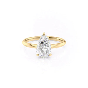 The Razor Kamellie Set  With A 5 Carat Pear 14K Yellow Gold Moissanite