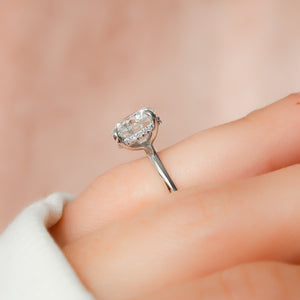 The Razor Kamellie Set  With A 3 Carat Round 14K White Gold Moissanite