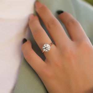 The Razor Kamellie Set  With A 3 Carat Round 14K White Gold Moissanite