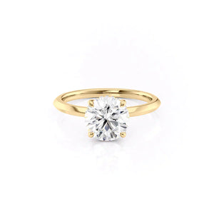 The Razor Kamellie Set  With A 5 Carat Round 18K Yellow Gold Moissanite