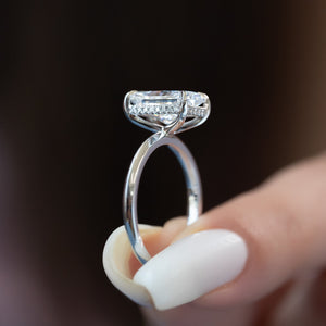 The Razor Kamellie Set  With A 4 Carat Radiant 18K White Gold Moissanite