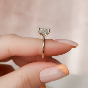 The Razor Kamellie Set  With A 2.5 Carat Radiant 18K Yellow Gold Moissanite
