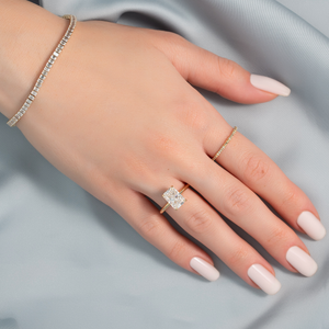 The Razor Kamellie Set  With A 2.5 Carat Radiant 18K Yellow Gold Moissanite