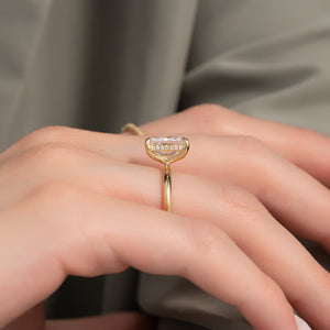 The Razor Kamellie Set With A 1 Carat Radiant 18K Yellow Gold Lab Diamond