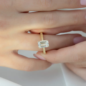 The Elizabeth Set With A 1 Carat Emerald 18K Yellow Gold Lab Diamond