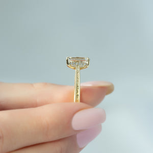 The Elizabeth Set With A 1 Carat Emerald 18K Yellow Gold Lab Diamond