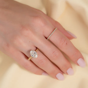 The Elizabeth Set With A 1 Carat Oval 18K Yellow Gold Lab Diamond