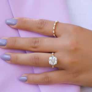 The Amber Set With A 1 Carat Cushion 18K Yellow Gold Lab Diamond