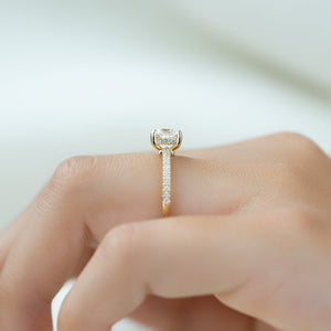 The Low Profile Kamellie Set With A 1 Carat Cushion 18K Yellow Gold Lab Diamond