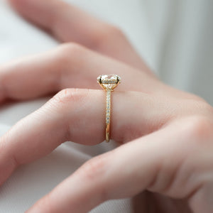 The Low Profile Kamellie Set With A 1 Carat Round 18K Yellow Gold Lab Diamond