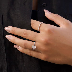 The Low Profile Kamellie Set With A 1 Carat Radiant 18K White Gold Lab Diamond