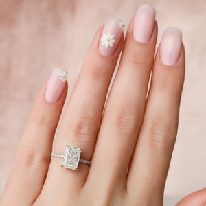 The Low Profile Kamellie Set With A 1 Carat Radiant 18K White Gold Lab Diamond