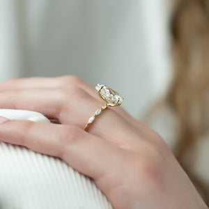 The Lucia Set With A 2.5 Carat Pear 18K Yellow Gold Lab Diamond