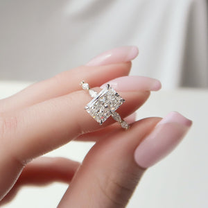 The Lucia Set With A 1 Carat Radiant 18K Yellow Gold Lab Diamond