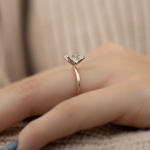 The Solitaire Petal Kamellie Set   With A 2 Carat Oval 14K Rose Gold Moissanite