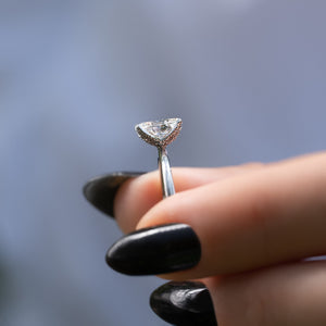 The Solitaire Petal Kamellie Set   With A 4.5 Carat Oval 18K White Gold Moissanite