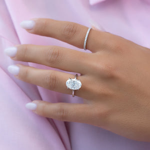 The Solitaire Petal Kamellie Set   With A 2 Carat Oval 18K White Gold Moissanite