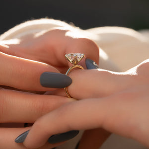 The Solitaire Petal Kamellie Set   With A 5 Carat Oval 18K Yellow Gold Moissanite