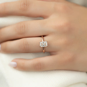 The Solitaire Petal Kamellie Set   With A 5 Carat Radiant 14K Rose Gold Moissanite