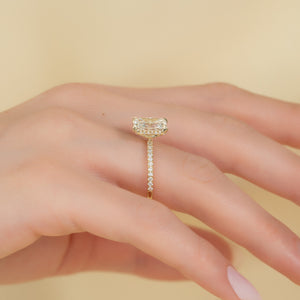 The Petal Kamellie Set With A 3 Carat Radiant 18K Yellow Gold Lab Diamond