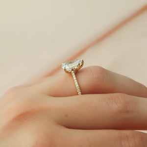 The Lexie Set  With A 2 Carat Pear 18K Yellow Gold Moissanite