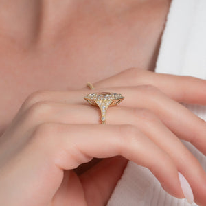 The Halo Stephanie Set With A 1 Carat Marquise 18K Yellow Gold Lab Diamond