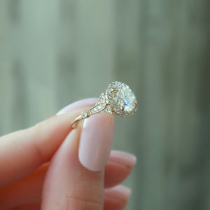 The Halo Stephanie Set With A 1 Carat Round 18K Yellow Gold Lab Diamond