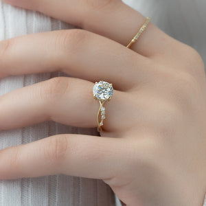 The Daisy Set With A 1 Carat Round 18K Yellow Gold Lab Diamond