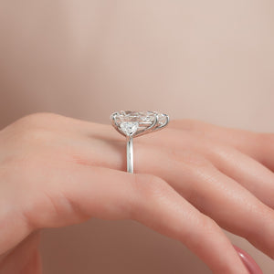 The Hearts Liv Set  With A 1 Carat Pear 18K White Gold Moissanite