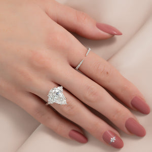 The Hearts Liv Set  With A 1 Carat Pear 18K White Gold Moissanite