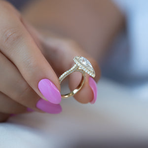 The Kylie Set With A 1 Carat Pear 18K Yellow Gold Lab Diamond