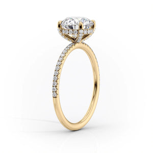 The Pave Crown Kamellie Set With A 1 Carat Oval 18K Yellow Gold Lab Diamond